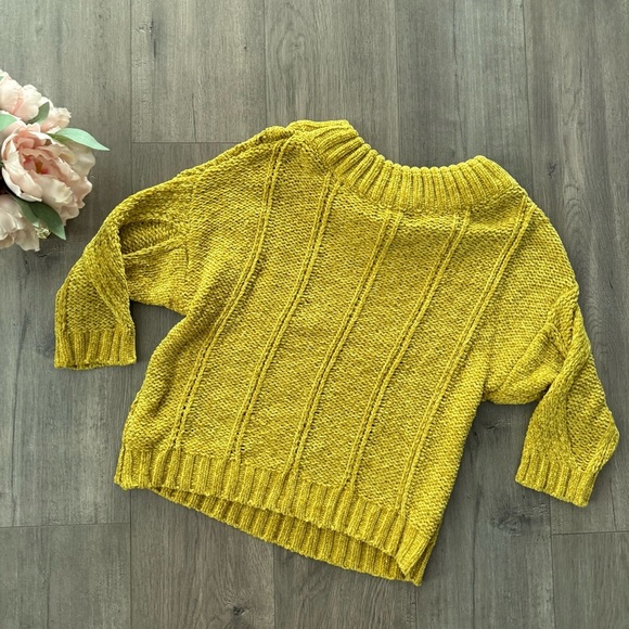 New Lulu's Gold Chenille Off shoulder Cozy Sweater - Picture 4 of 5